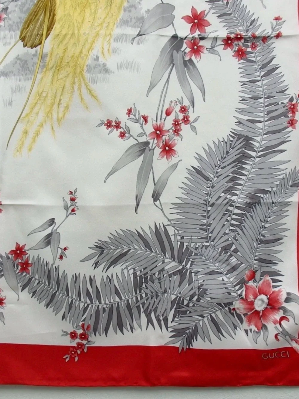 GUCCI Floral/Bird Pattern Silk Scarf 😍